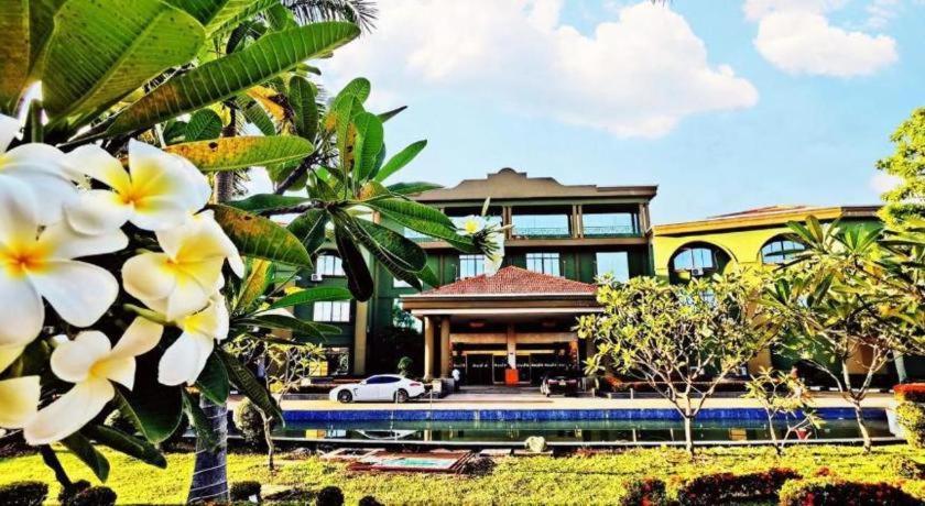 Dork Jumpa Hotel Vientiane Bagian luar foto