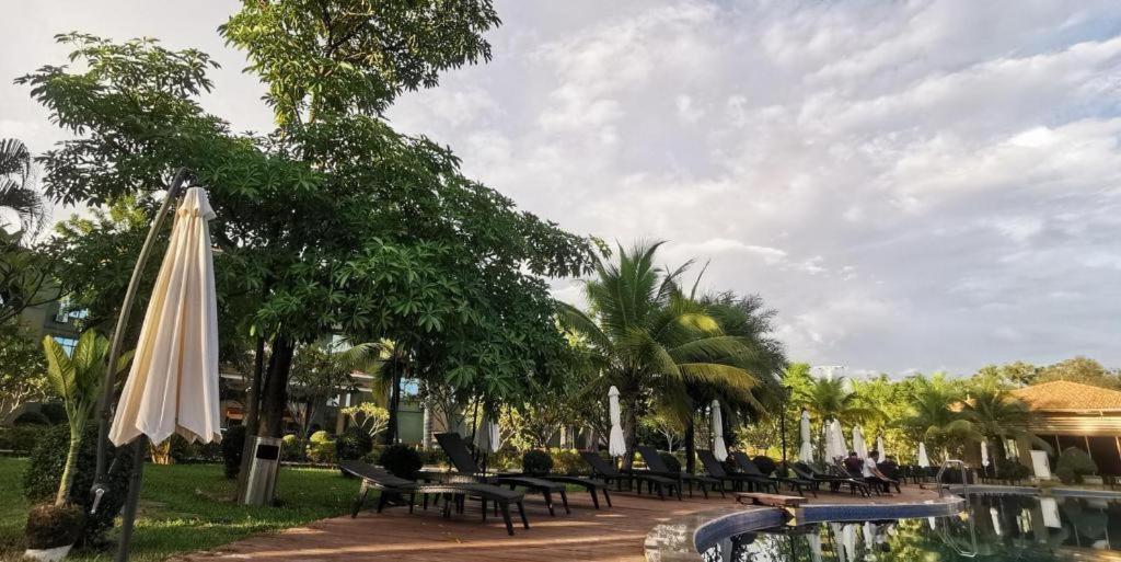 Dork Jumpa Hotel Vientiane Bagian luar foto