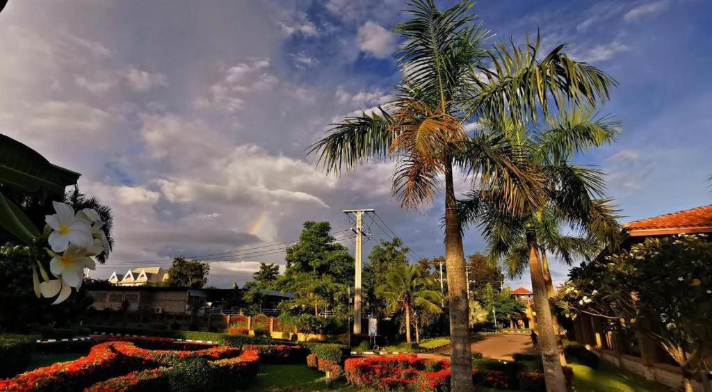 Dork Jumpa Hotel Vientiane Bagian luar foto